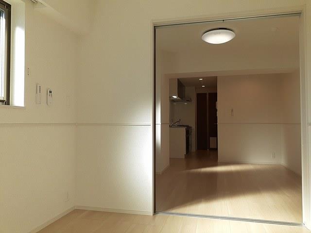 その他部屋・スペース　洋室5.2帖・LDK10.1帖