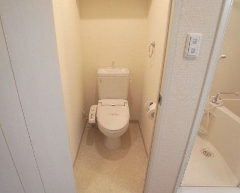 トイレ　別部屋参考写真となります。