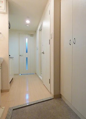 玄関　別部屋参考写真となります。