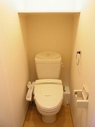 トイレ　温水洗浄便座付き