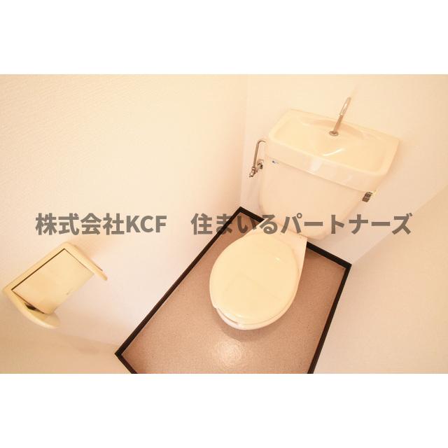 トイレ　落ち着いた色調のトイレです