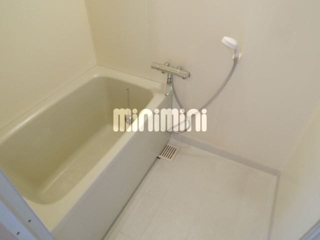 バス・シャワールーム　家族には必要。追い焚き付き。