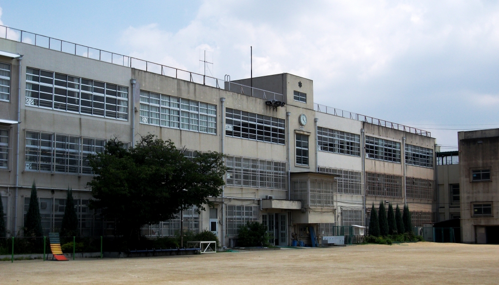 小学校　高井田東小学校（小学校）まで768m