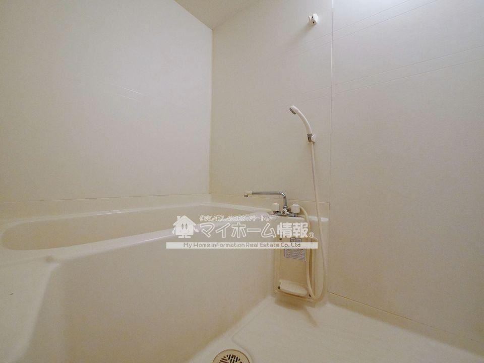 バス・シャワールーム　入浴にもお掃除にも便利なシャワー付き！！