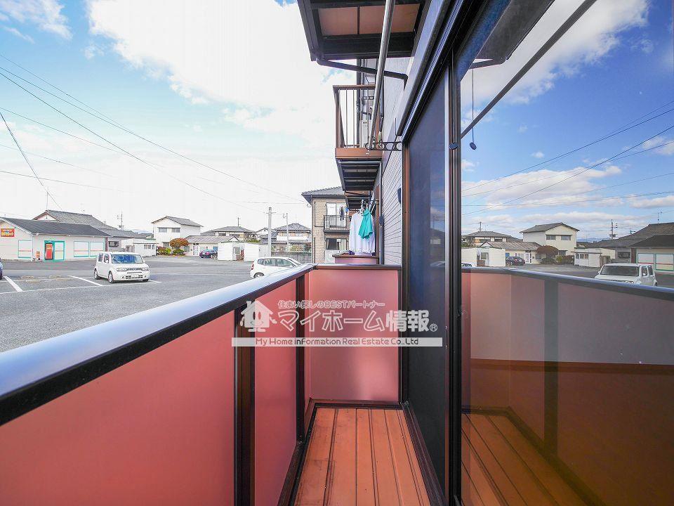 バルコニー　風と光を取込みながら外からの視線はシャットアウト