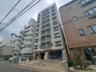 松山市歩行町のマンションの建物外観