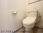 トイレ　落ち着いた色調のトイレです