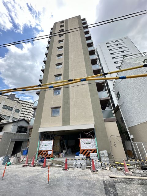 【豊中市本町のマンションのエントランス】