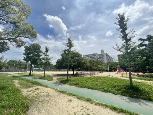 【エスリード弁天町ルシェンテの公園】