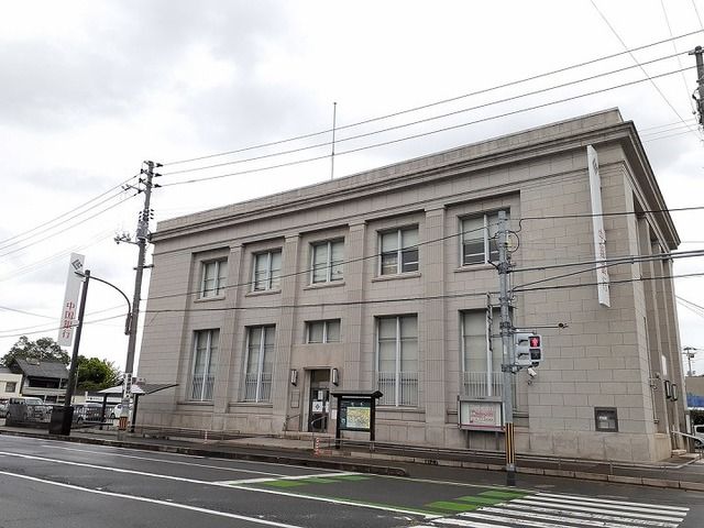 【岡山市東区西大寺東のアパートの銀行】