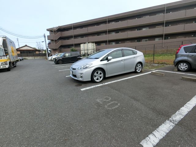 【佐倉市上志津のマンションの駐車場】