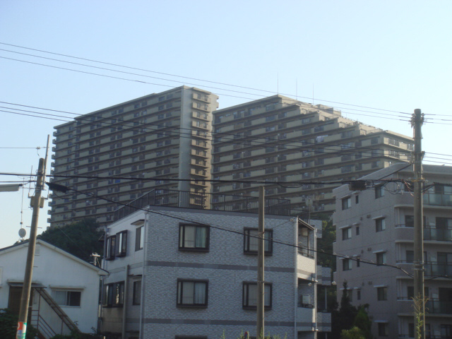 【神戸市須磨区清水台のマンションの建物外観】