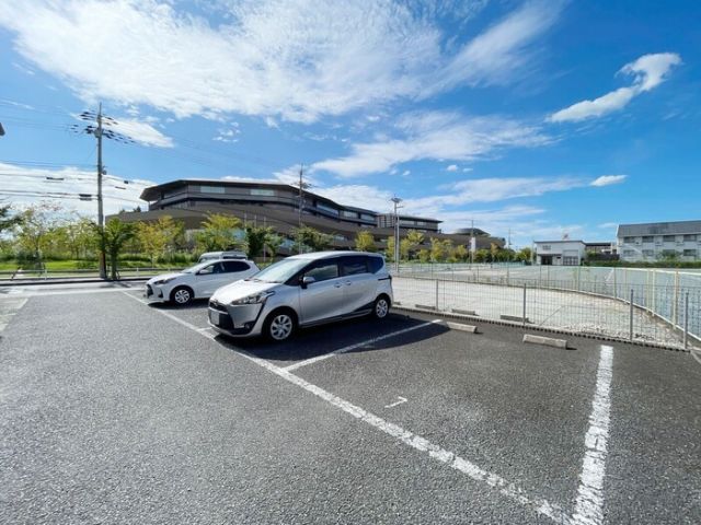 【奈良市東九条町のアパートの駐車場】