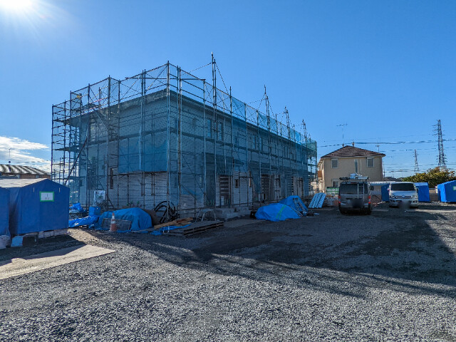 【小山市大字雨ケ谷新田のアパートの建物外観】