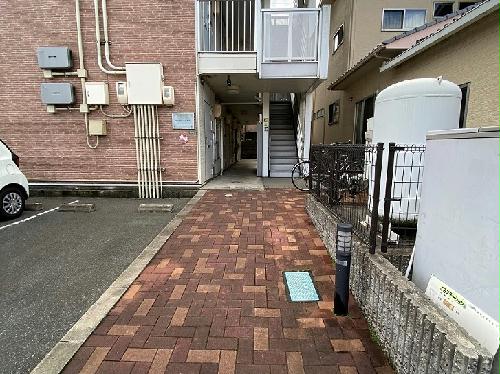 【福山市本庄町中のマンションのエントランス】