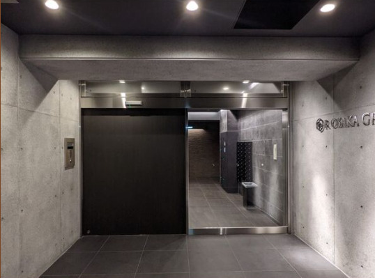 エントランス　建物の内部です