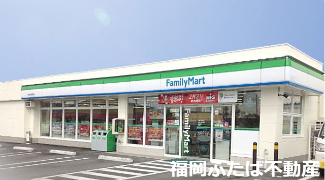 【LIBTH筑紫駅前のコンビニ】