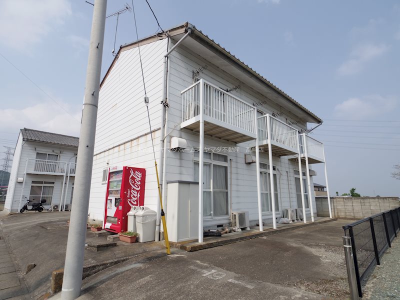 高崎市吉井町馬庭のアパートの建物外観