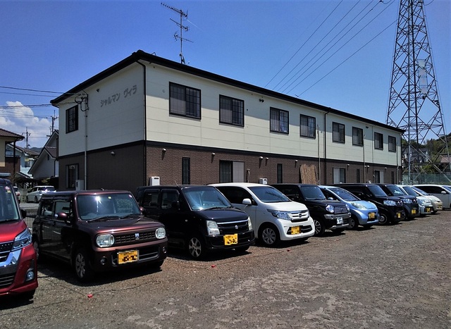 松山市福角町のアパートの建物外観