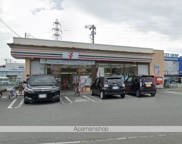コンビニ　セブンイレブン（コンビニ）まで739m