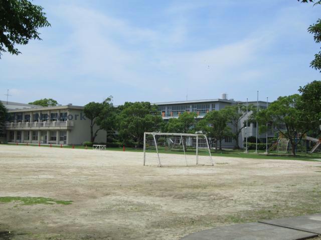 【西尾市吉良町上横須賀のアパートの小学校】