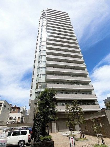 岡山市北区表町のマンションの建物外観