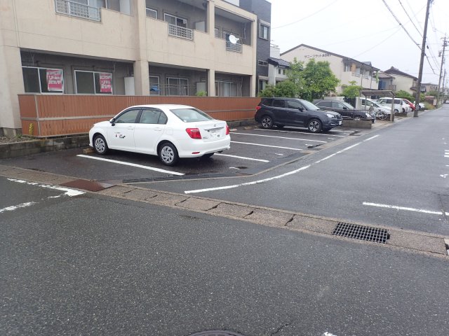 【新舞子ビューハイツの駐車場】