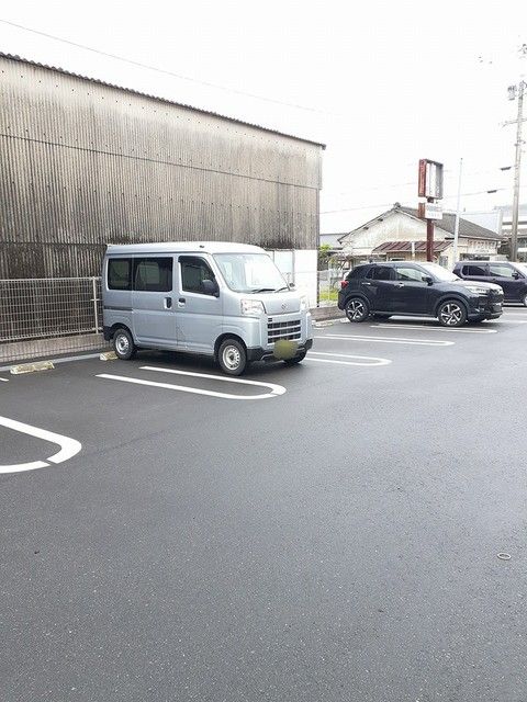 【ベル　フォレスト　IIの駐車場】