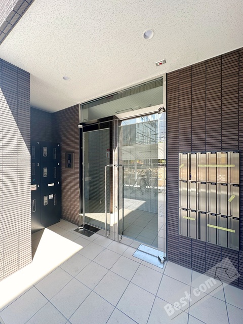 エントランス　オートロック付きで部外者シャットアウト♪