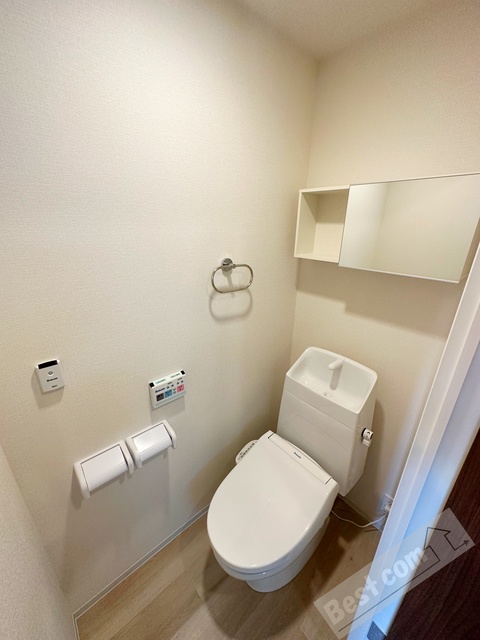 トイレ　温水洗浄便座付き♪