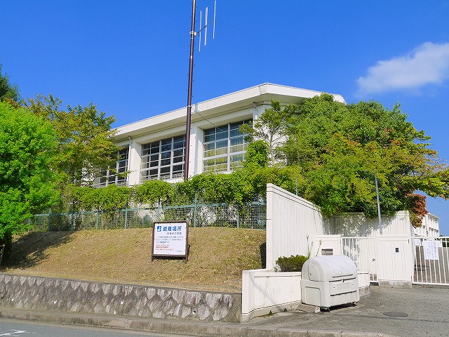 【奈良市佐保台西町のマンションの小学校】