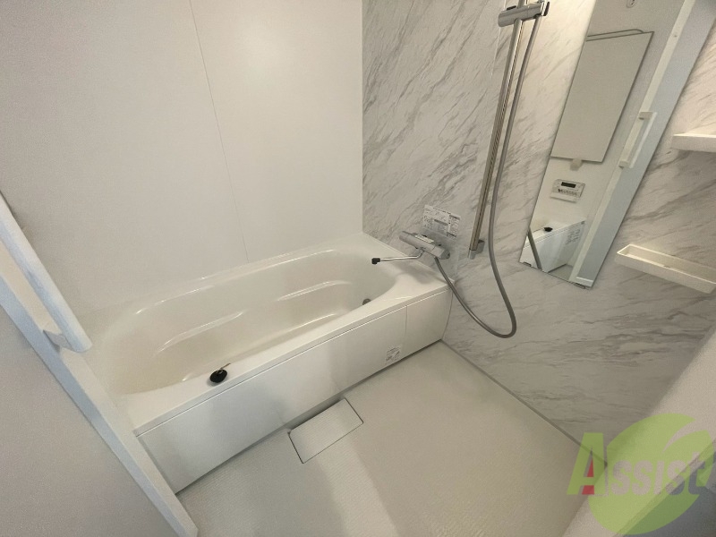 バス・シャワールーム　バスルームはこちらです。広々としてゆったり休めます。