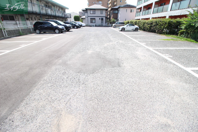 【ベルメゾン東古松の駐車場】