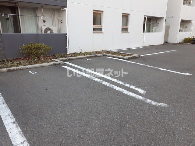 【枚方市出口のマンションの駐車場】