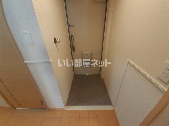 【枚方市出口のマンションの玄関】