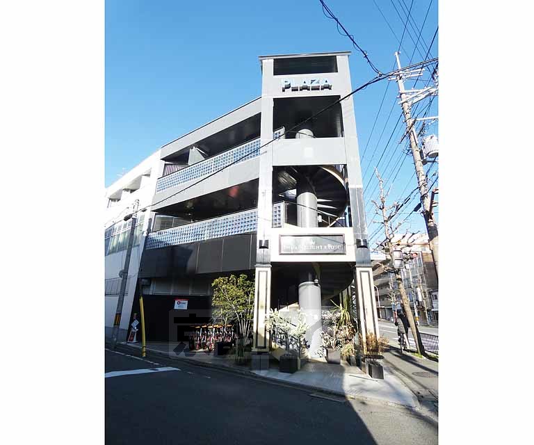 京都市右京区花園伊町のマンションの建物外観