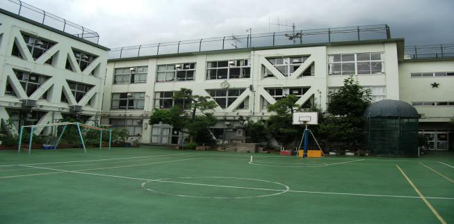 【品川区東品川のマンションの小学校】