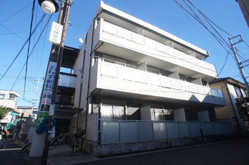 横浜市磯子区森のマンションの建物外観