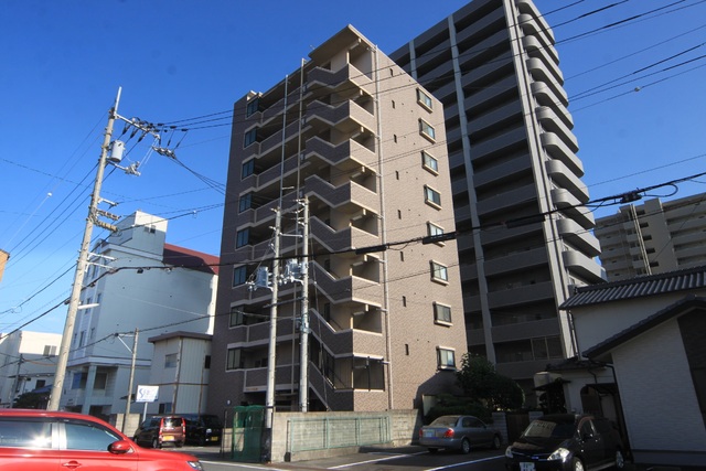 松山市北藤原町のマンションの建物外観