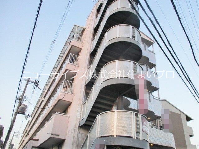 寝屋川市高宮新町のマンションの建物外観