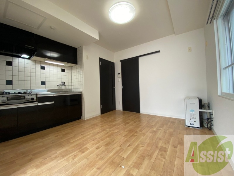 居室・リビング　リビングです。木目のフローリングが落ち着きますね。