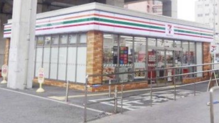 コンビニ　セブンイレブン ハートインJR長居駅改札口店（コンビニ）まで519m