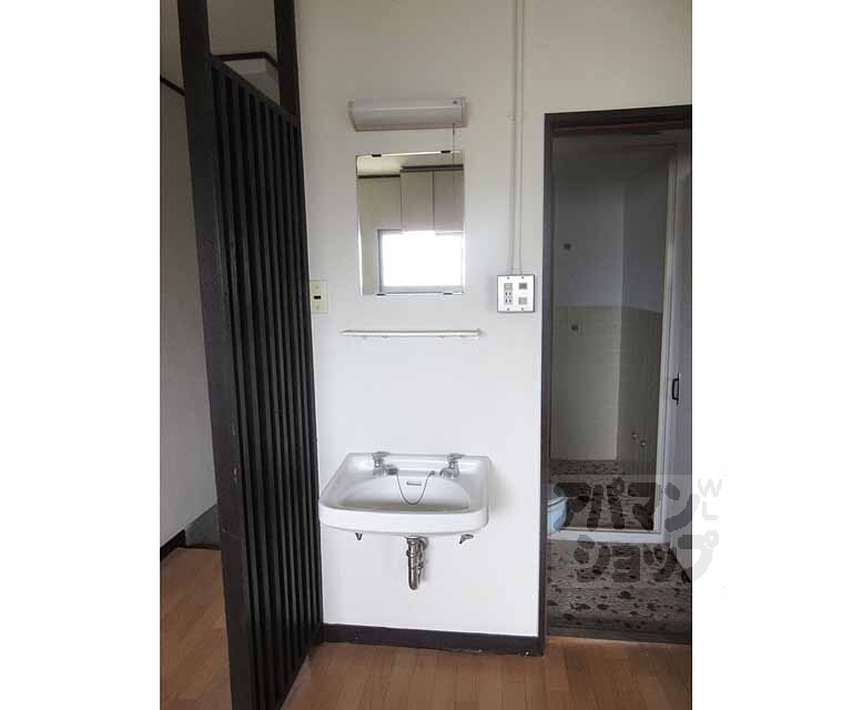 洗面設備　独立洗面台。