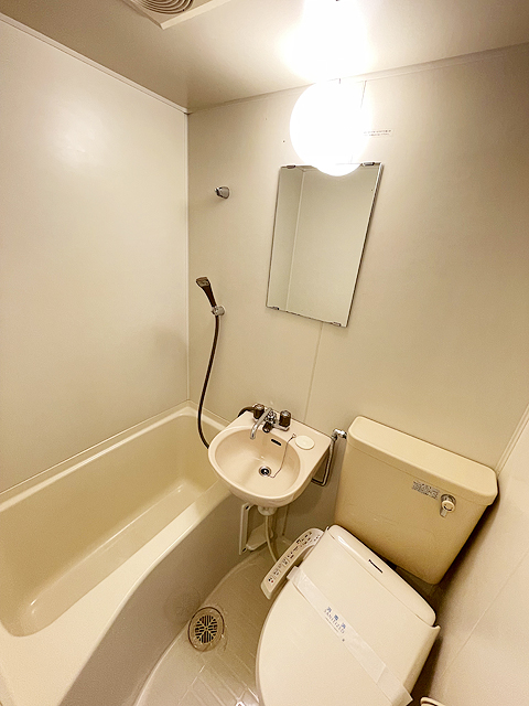 バス・シャワールーム　☆バス・トイレが一緒ですが、掃除が一度に済むので便利です！