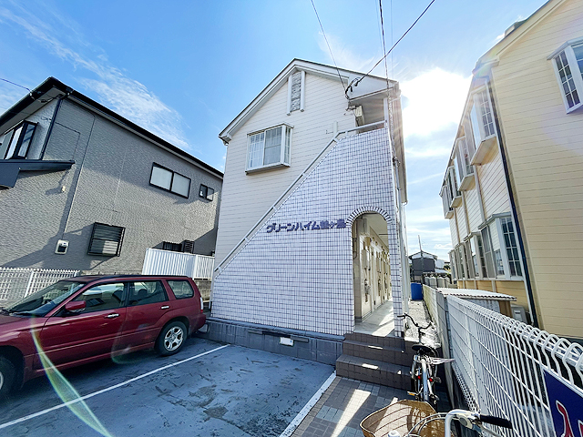 建物外観　☆前面が道路になっている１階角部屋です！
