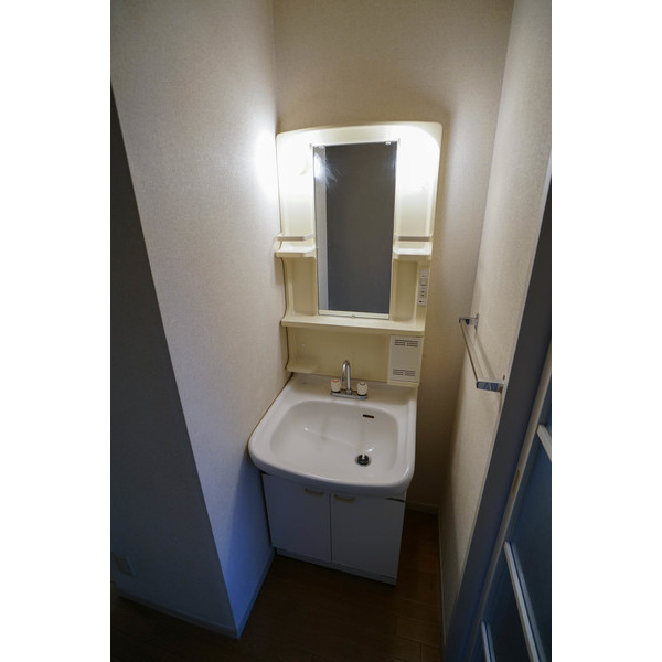 洗面設備　同じ建物の別なお部屋