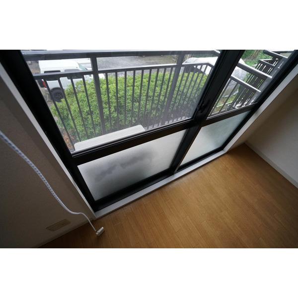 バルコニー　同じ建物の別なお部屋