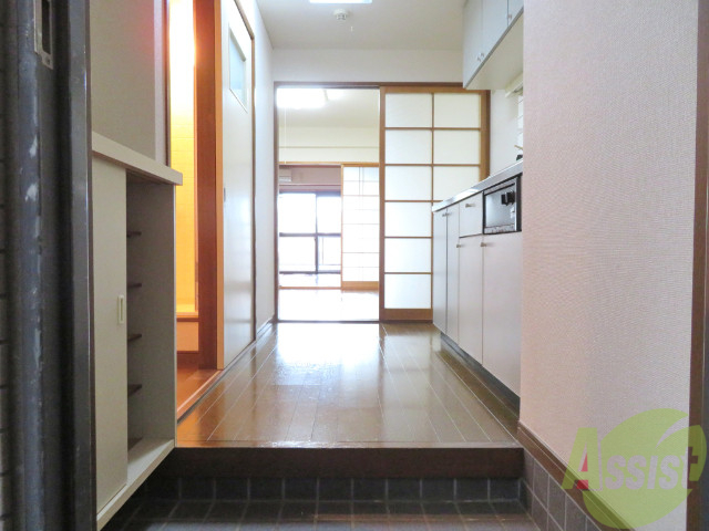 玄関　玄関からの様子を撮影してみました。動線になります