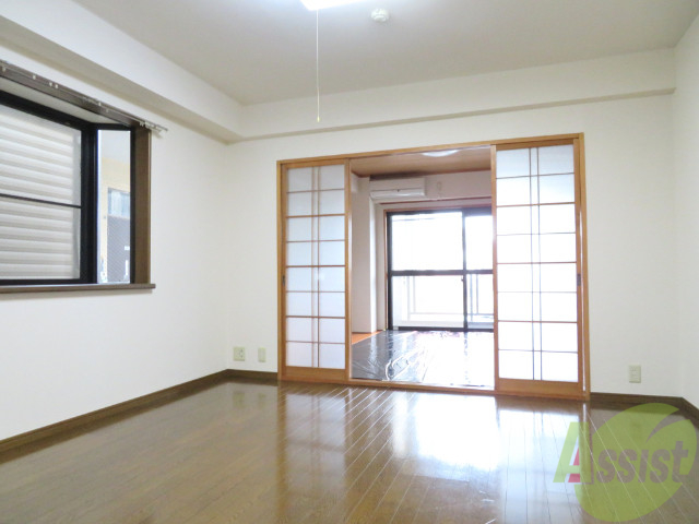 居室・リビング　フローリングは掃除がしやすくていいですよね。