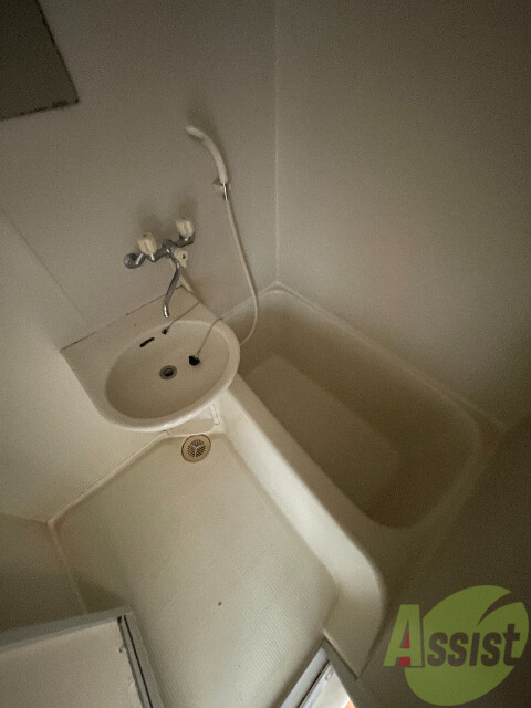 バス・シャワールーム　バス・トイレ別でお掃除しやすいですよ～。